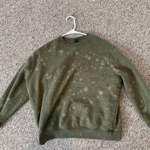Green crewneck
